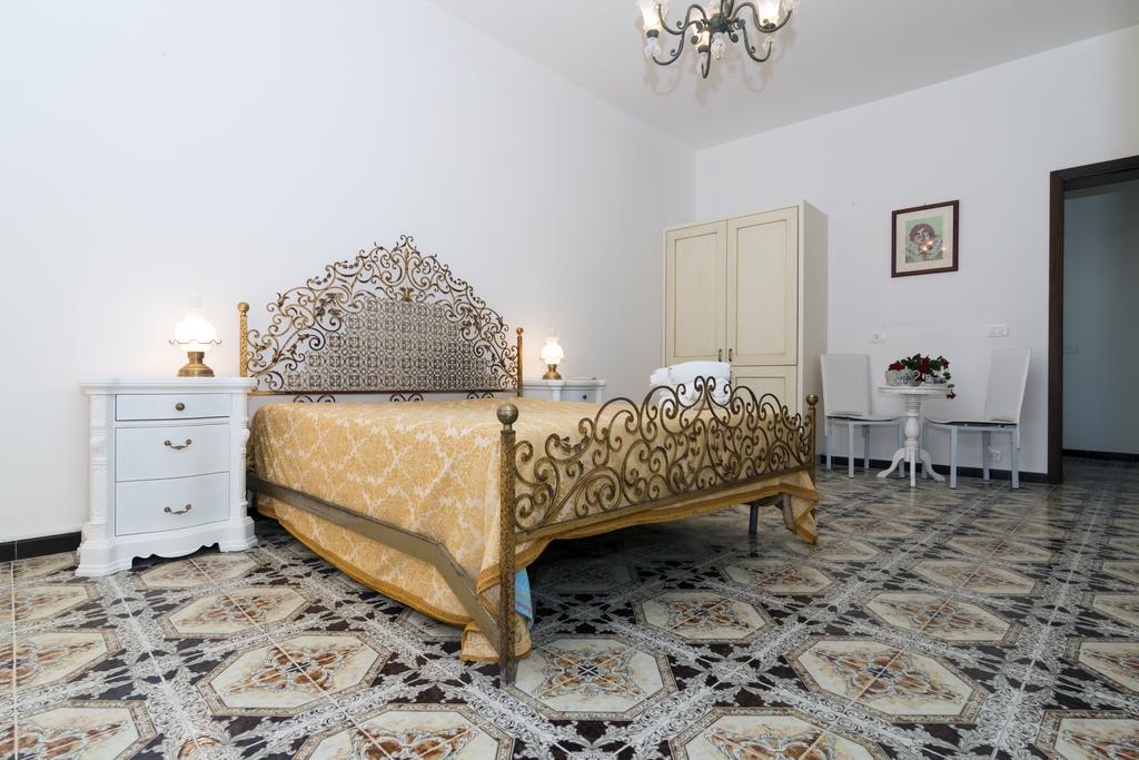 Bed & Breakfast Scicli Val Di Noto Værelse billede